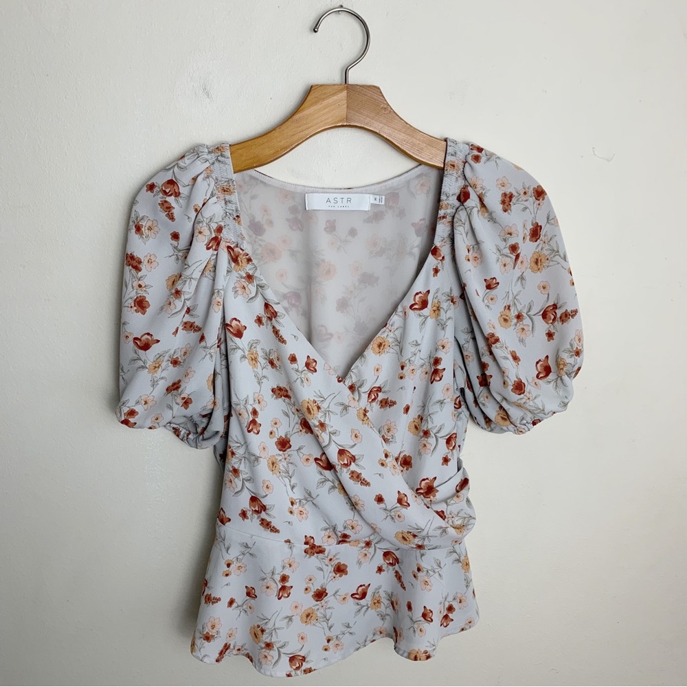 ASTR The Label Floral Wrap Style Puff Sleeve Blouse